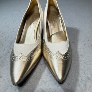 Claire Flowers Wingtip Pumps Women 7 Gold Cream Metallic Brogue Kitten Heel Shoe